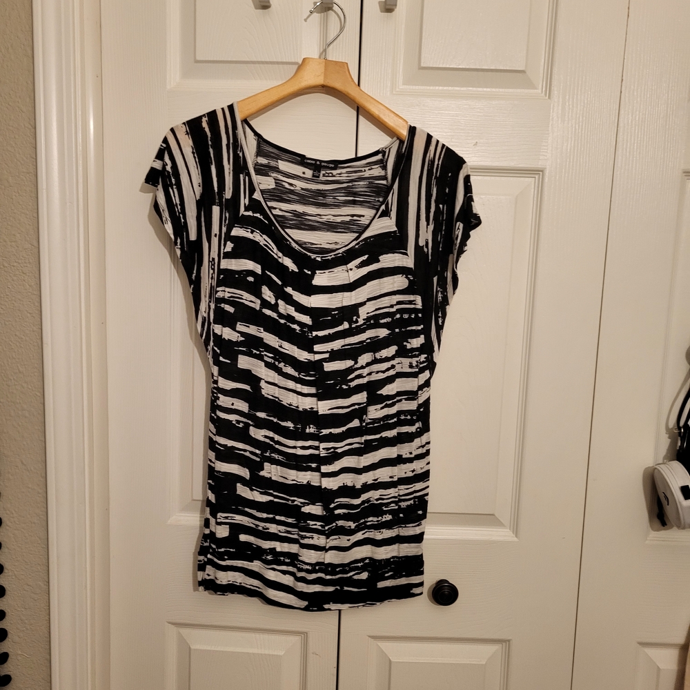 Cable & Gauge Black and White Abstract Women's Tee